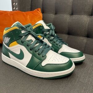AIR JORDAN 1 MID 'SONICS
